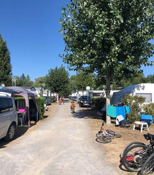 emplacement camping avec piscine vendée